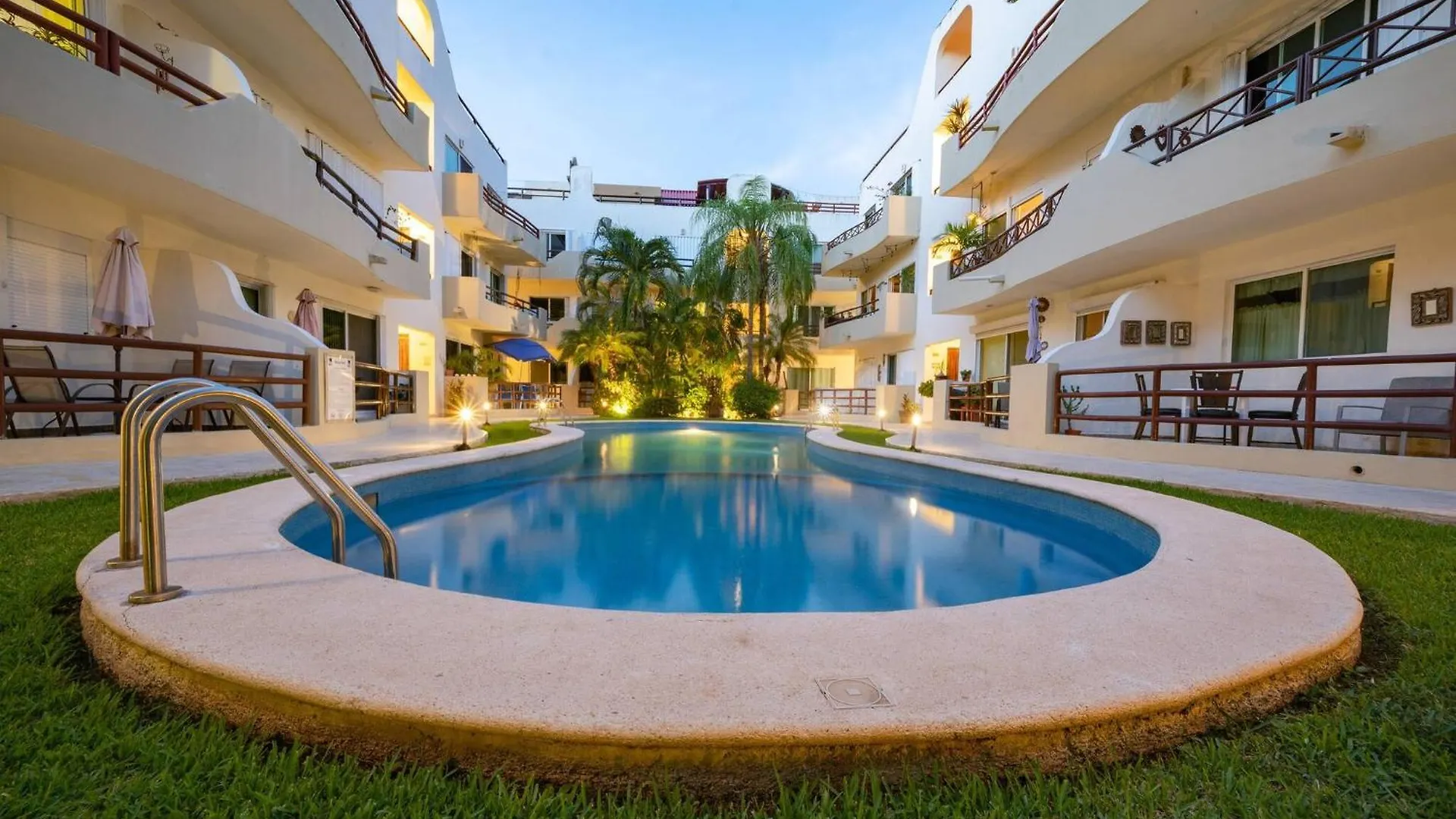 Modern Penthouse With 2 Bedrooms & Pool - Exquisite Bargain Priced - At Margaritas II Playa del Carmen 0*,