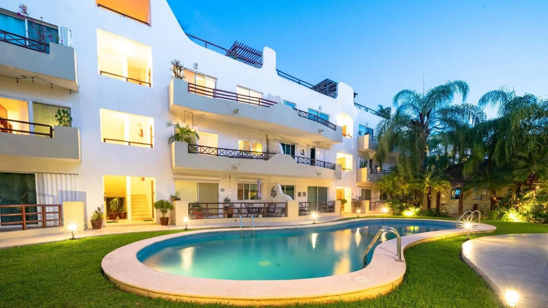 Modern Penthouse With 2 Bedrooms & Pool - Exquisite Bargain Priced - At Margaritas II Playa del Carmen Casa vacanze
