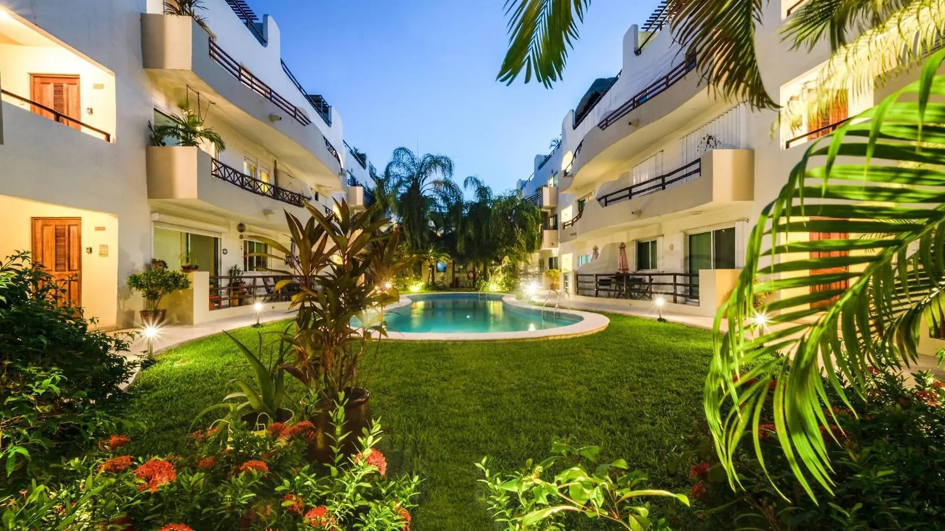 Modern Penthouse With 2 Bedrooms & Pool - Exquisite Bargain Priced - At Margaritas II Playa del Carmen Casa vacanze