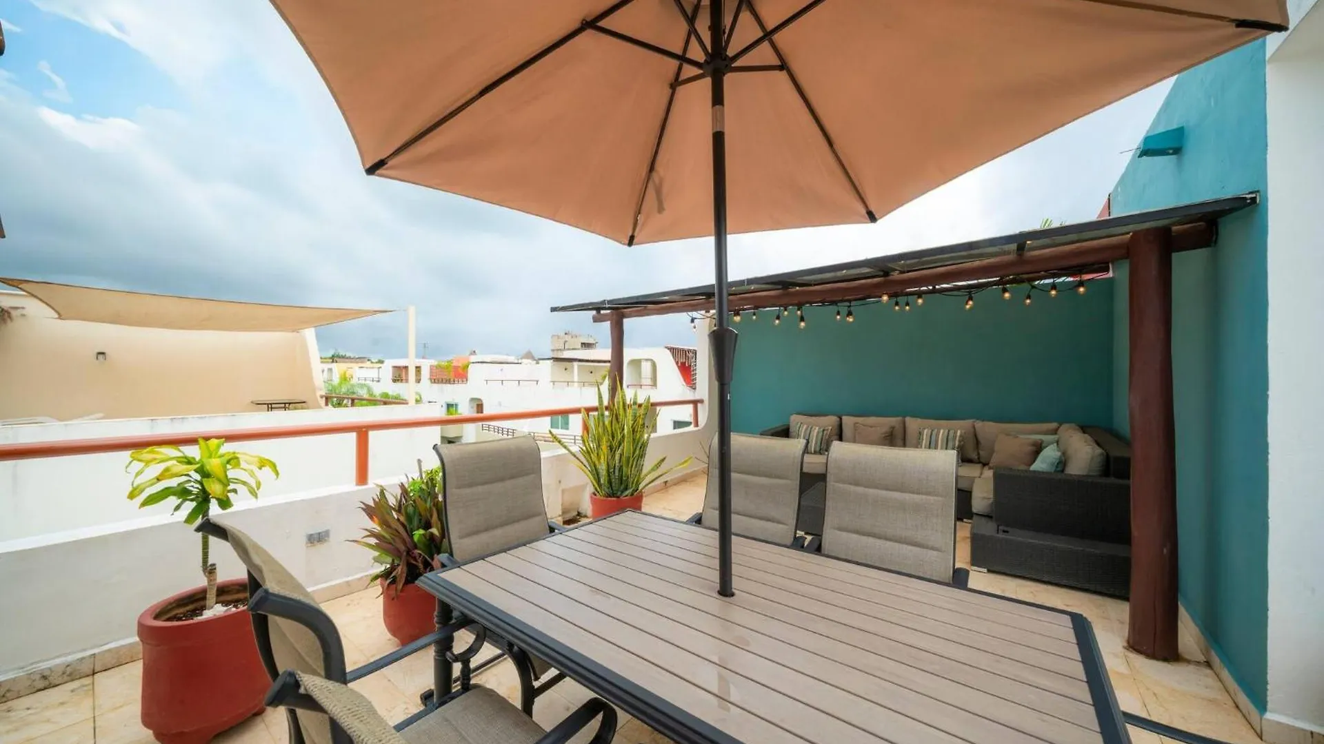 Modern Penthouse With 2 Bedrooms & Pool - Exquisite Bargain Priced - At Margaritas II Playa del Carmen Feriehus