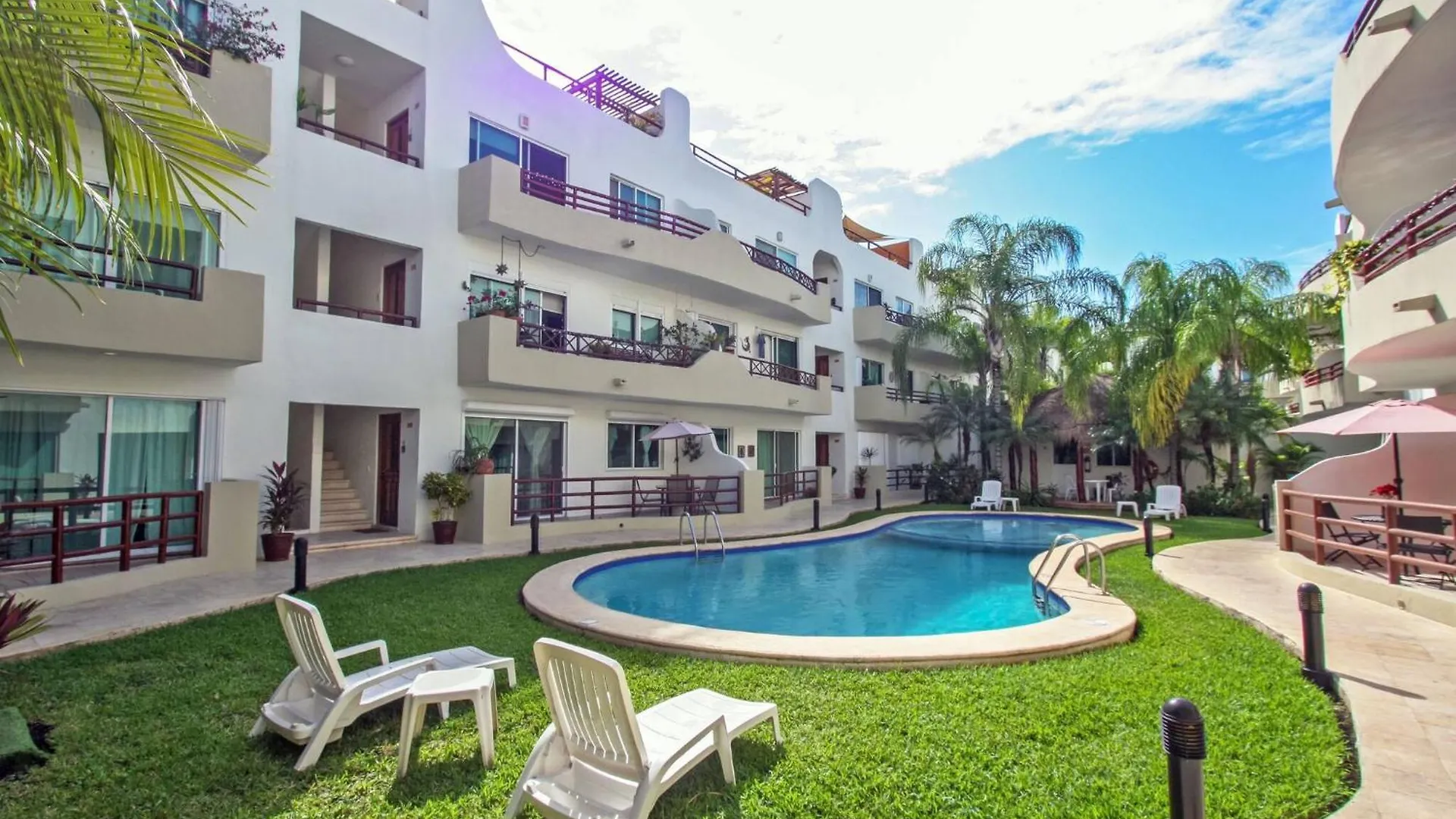 Feriehus Modern Penthouse With 2 Bedrooms & Pool - Exquisite Bargain Priced - At Margaritas II Playa del Carmen